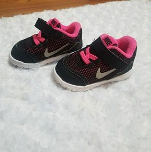 NIKE SNEAKERS